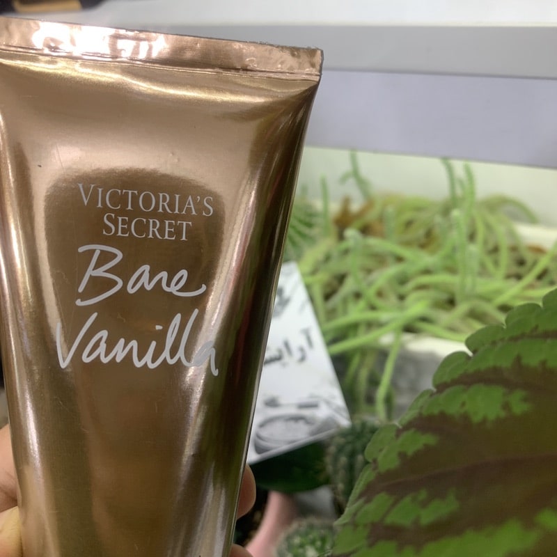 لوسیون بدن ویکتوریا سکرت مدل بیر وانیل – Bare Vanilla